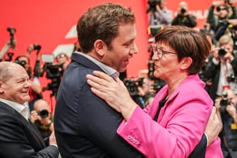 Esken und Klingbeil auf dem SPD-Parteitag: Feindbild Friedrich Merz.