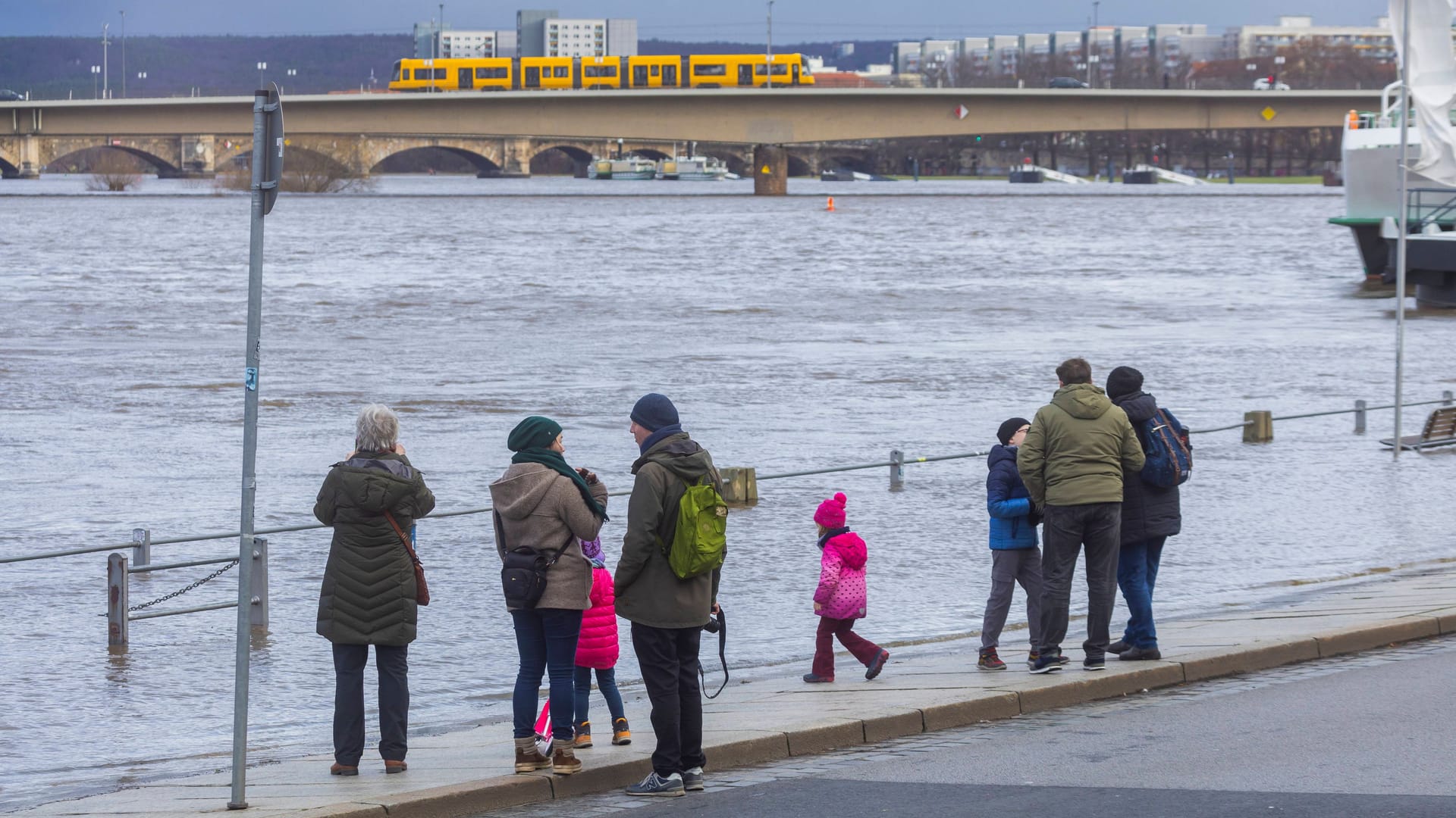 Hochwasser in Dresden (Archivfoto): Wie hoch steigt die Elbe in den nächsten Tagen?