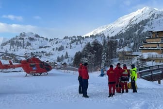 Rettungskräfte in Österreich: Suchaktion nach einem Lawinenabgang wurde abgebrochen.
