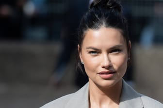 Adriana Lima: Ein Auftritt der 42-Jährigen sorgte für Gesprächsstoff.