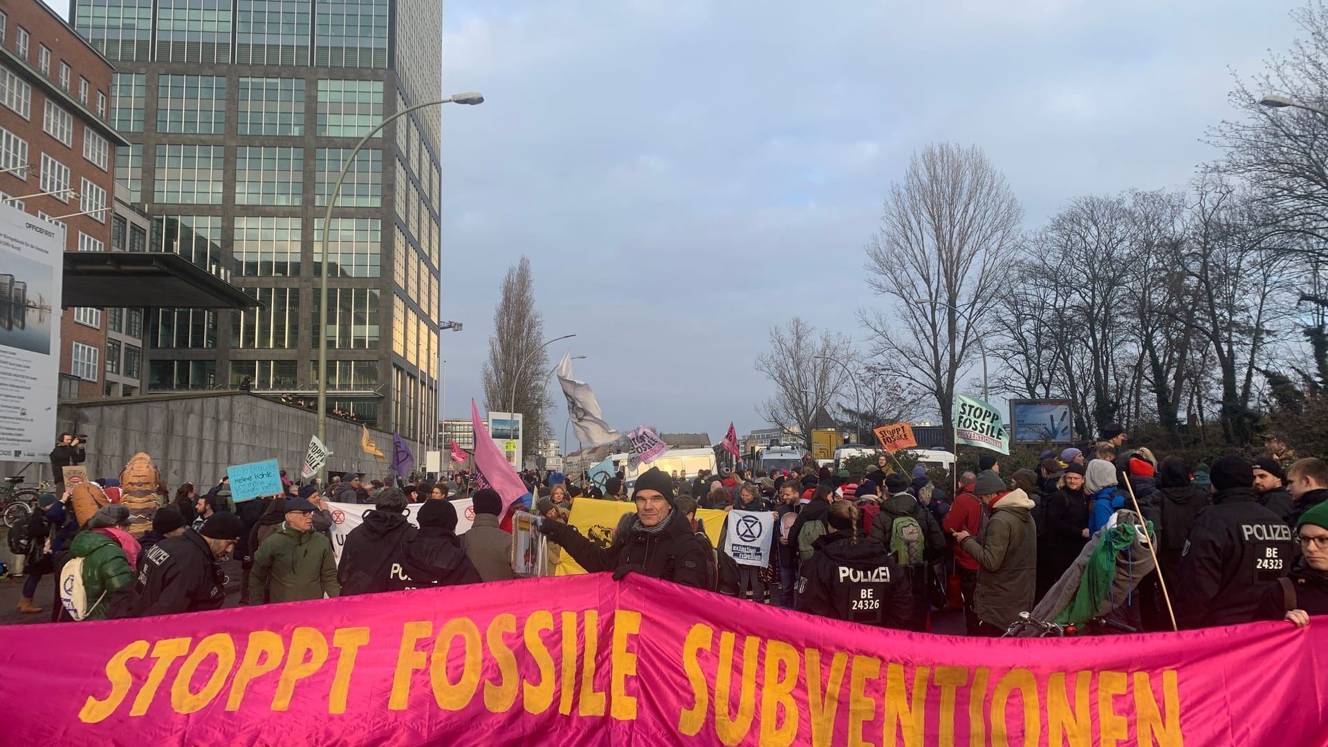 Die Aktivisten auf der Straße: Den Protest hatten sie bereits vor einiger Zeit angekündigt.