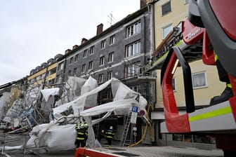Gerüst stürzt in München ein