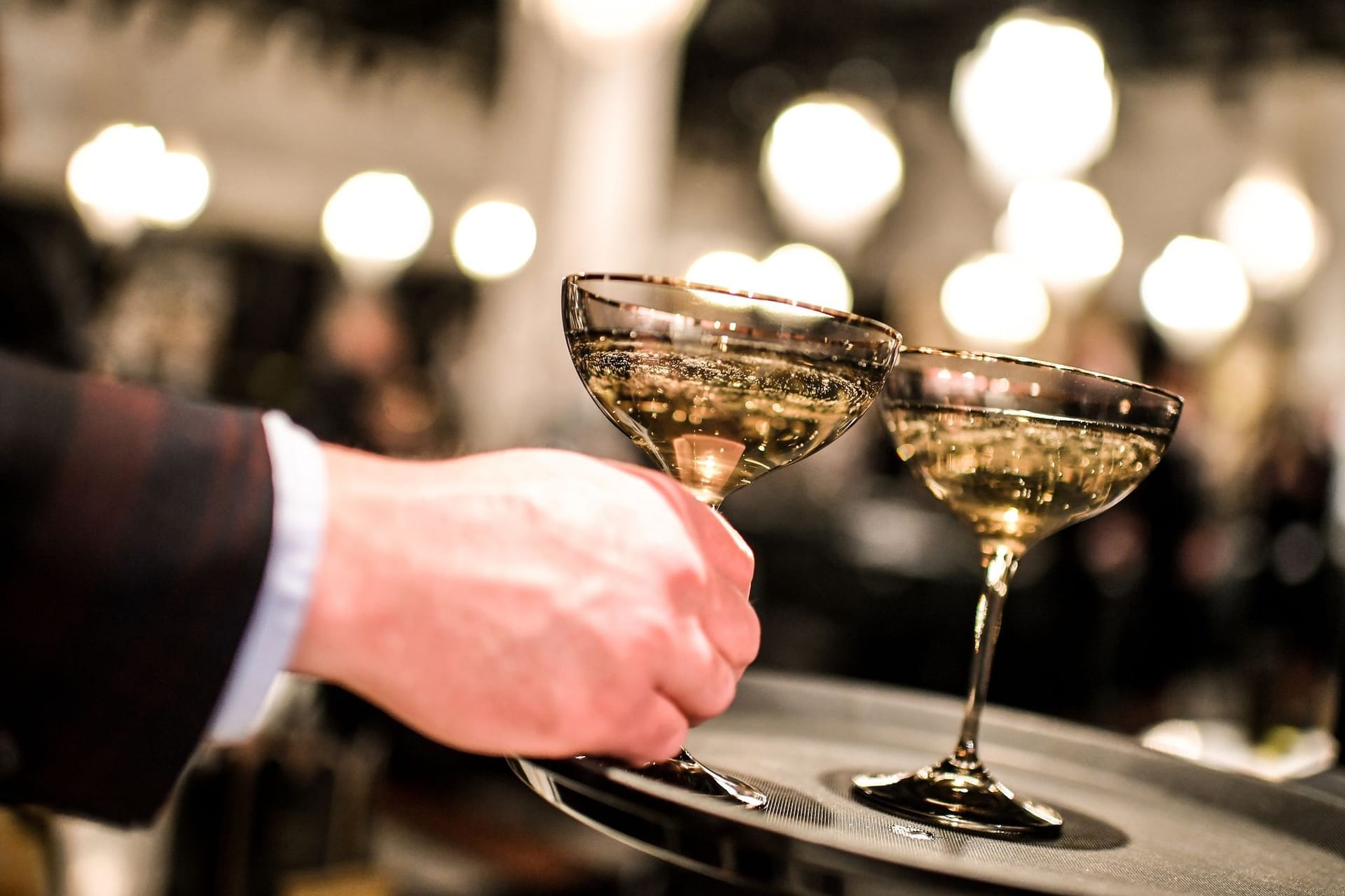 Champagner und Pastete