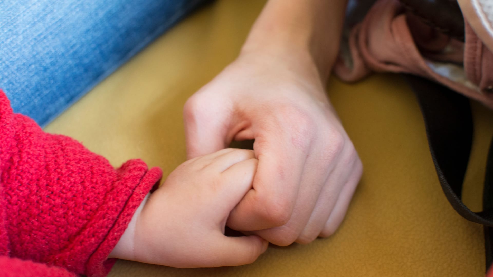 Eine Mutter und ihr Kind: Hedayati fordert, die 40-Stunden-Woche zu überdenken und einen besseren Zugang zu Kita-Plätzen.