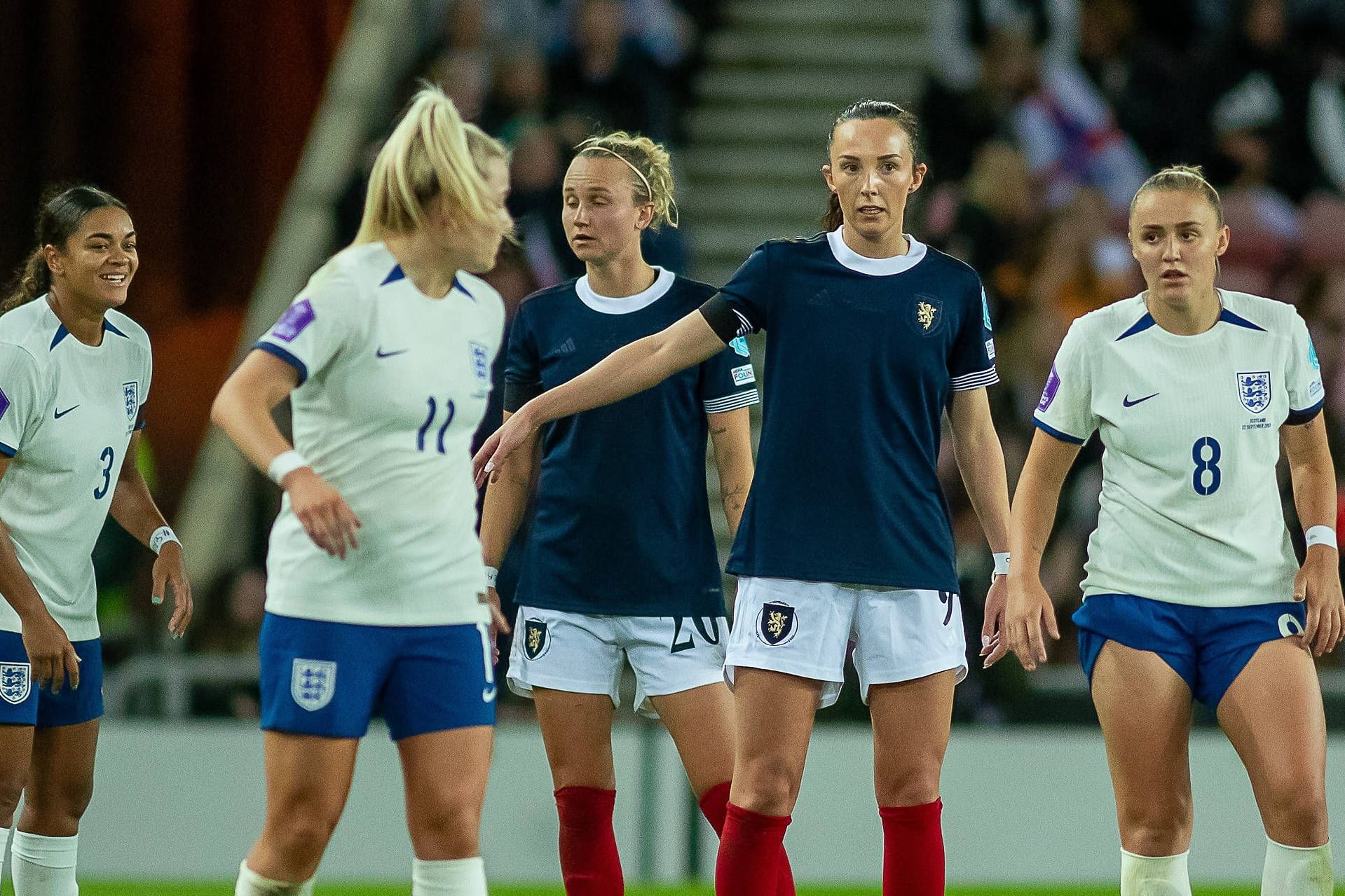 Rivalinnen und womöglich doch bald ein Team: Englands und Schottlands Fußballerinnen.