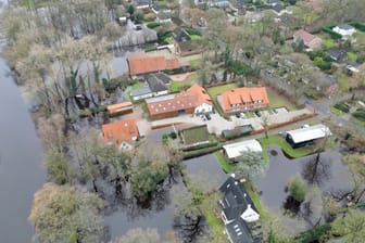 Hochwasser in Deutschland: In Niedersachsen und Bremen wird das Hochwasser die Retter noch einige Zeit in Atem halten.