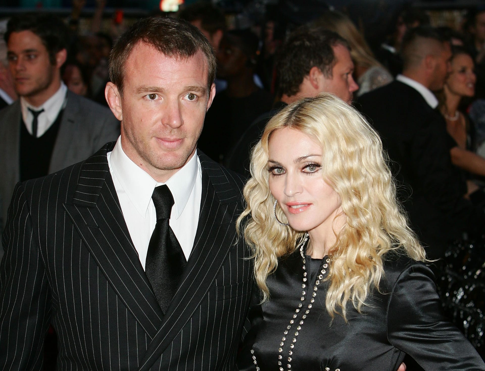 Guy Ritchie war mit Madonna zusammen, das Paar hat einen leiblichen (* 2000) und einen 2006 gemeinsam adoptierten Sohn. Die Ehe wurde am 21. November 2008 in London geschieden.