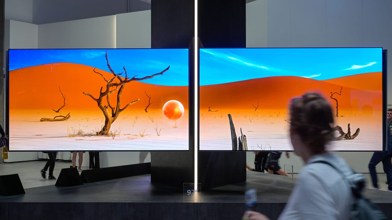 Zwei OLED-Bildschirme von LG: Die Stiftung Warentest zeigt die besten Fernseher im Test.
