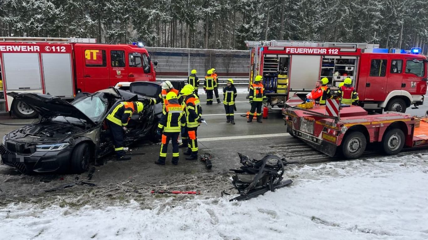 Bei einem Verkehrsunfall auf der A1 kam ein 30-jähriger Autofahrer ums Leben.