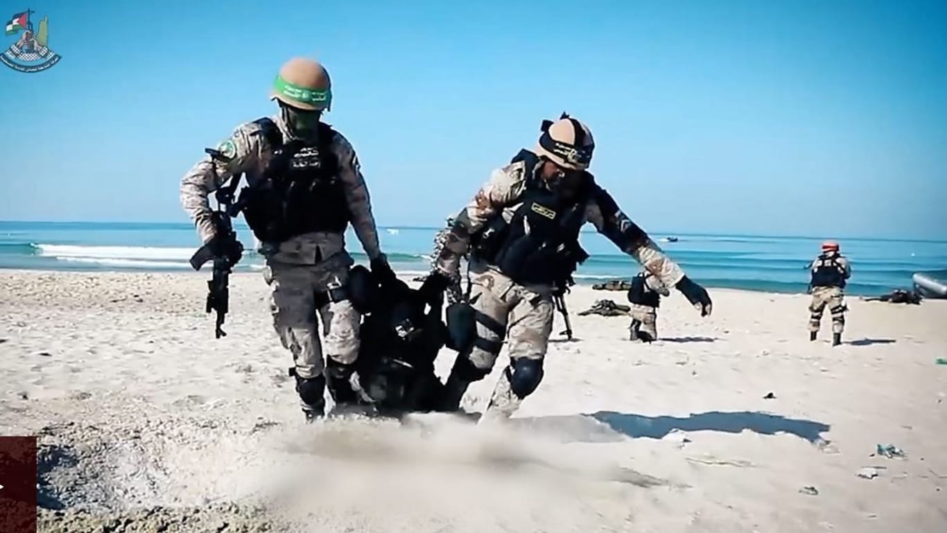 Hamas-Videos zeigen, wie die Terroristen schon 2020 für ihren Angriff trainierten. Hamas-Videos zeigen, wie die Terroristen schon 2020 für ihren Angriff trainierten.