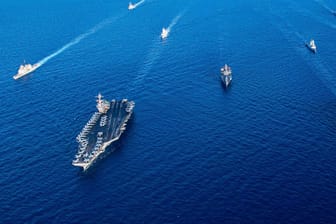 Kriegsschiffe der USA (Symbolbild): Noch ist nicht bekannt, wie groß die geplante Operation werden soll.