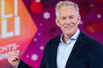 Johannes B. Kerner: Er begrüßte am Dienstagabend zur Weihnachtsausgabe von "Dalli Dalli" im ZDF.