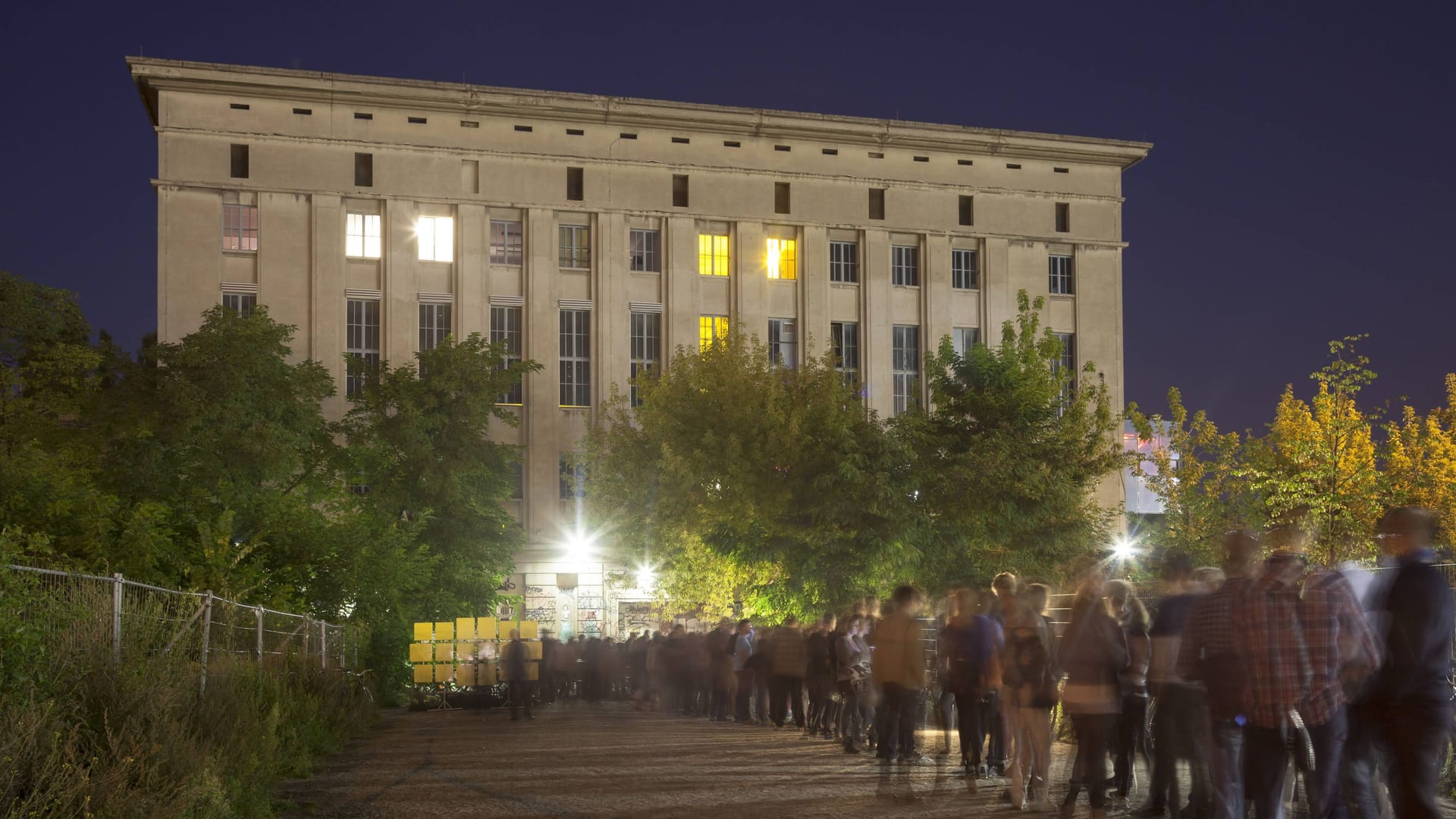 Berghain: Die Berliner Techno-Club-Institution lädt ein zur verlängerten Silvester-Klubnacht.