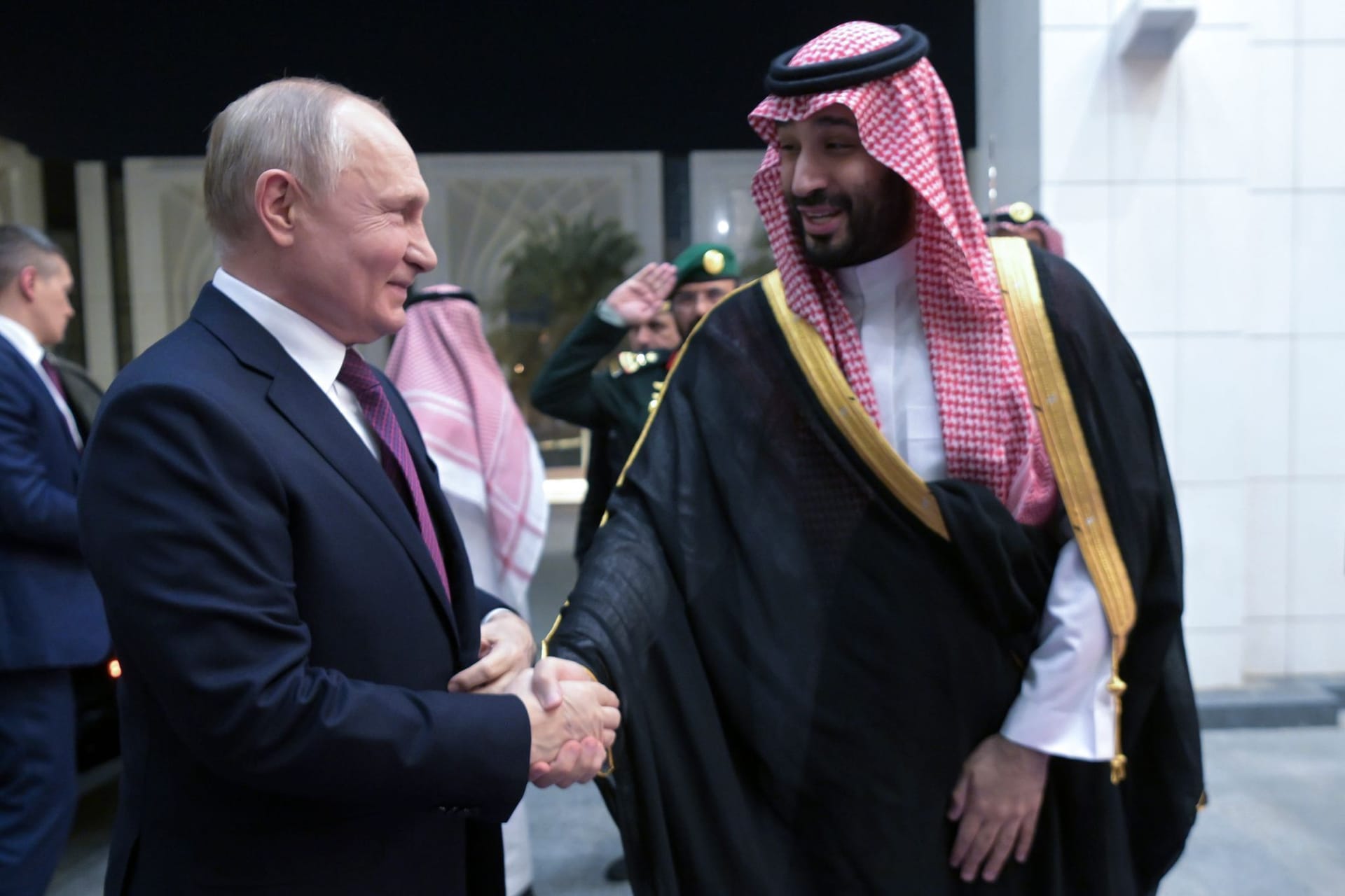 Diktatoren unter sich: Putin wird von Kronprinz Salman empfangen.
