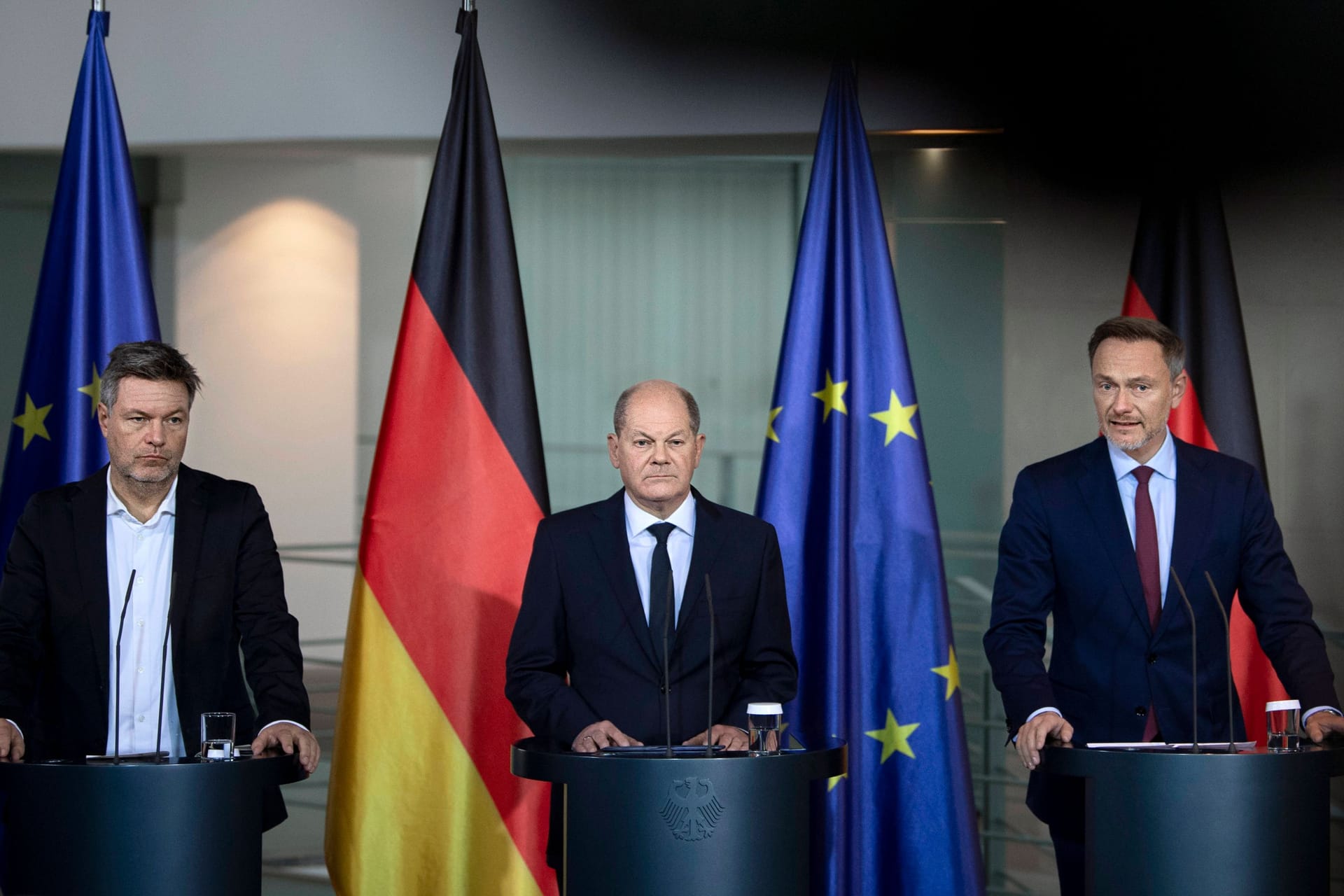 Robert Habeck, Olaf Scholz und Christian Lindner (Archivbild): Die drei Ampelspitzen versuchen aktuell den Haushaltsstreit zu lösen.