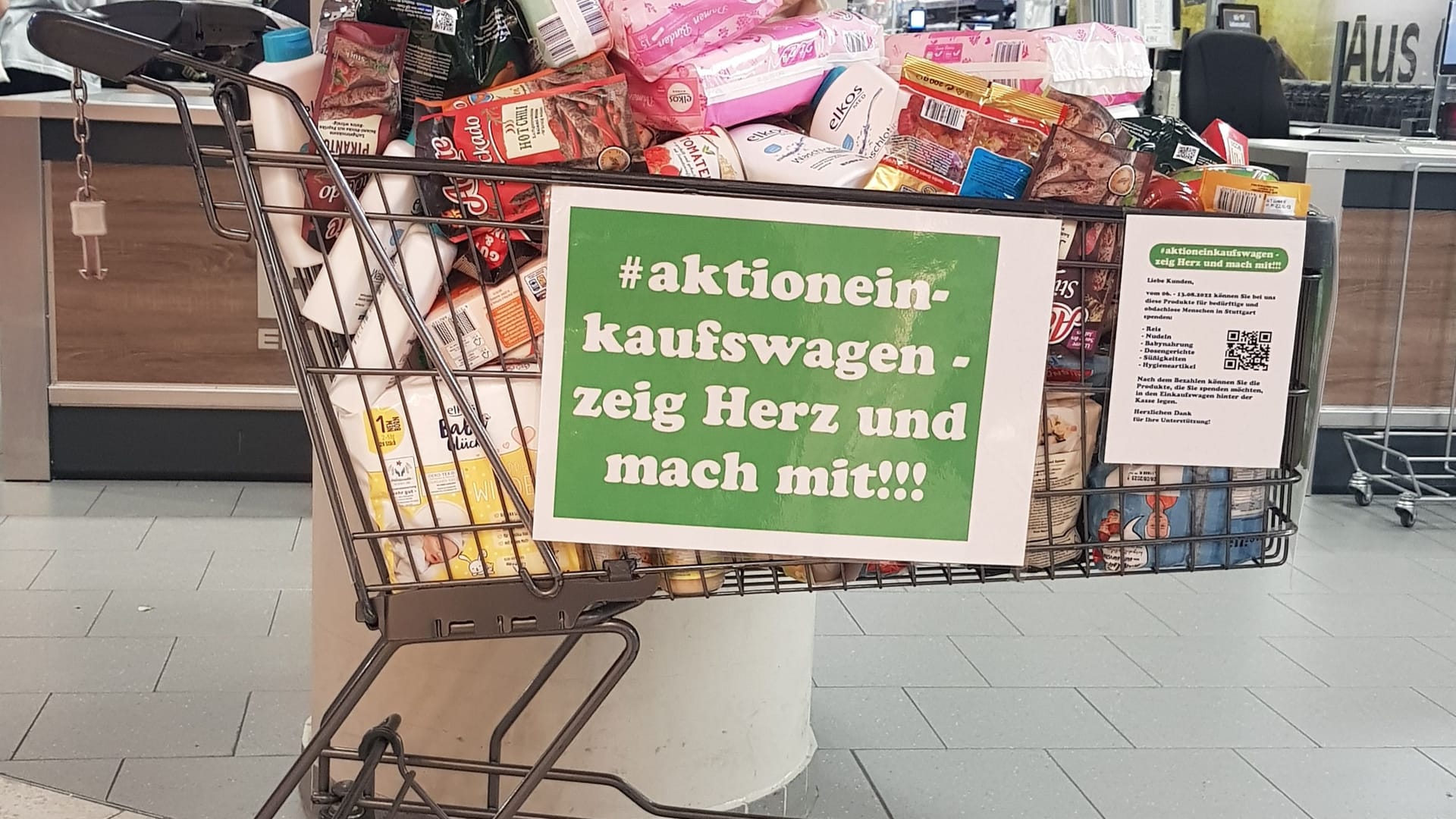 Mit der #aktioneinkaufswagen will die Alnatura Filiale in Stuttgart Obdachlose und Bedürftige unterstützen. Mit der #aktioneinkaufswagen will die Alnatura Filiale in Stuttgart Obdachlose und Bedürftige unterstützen.
