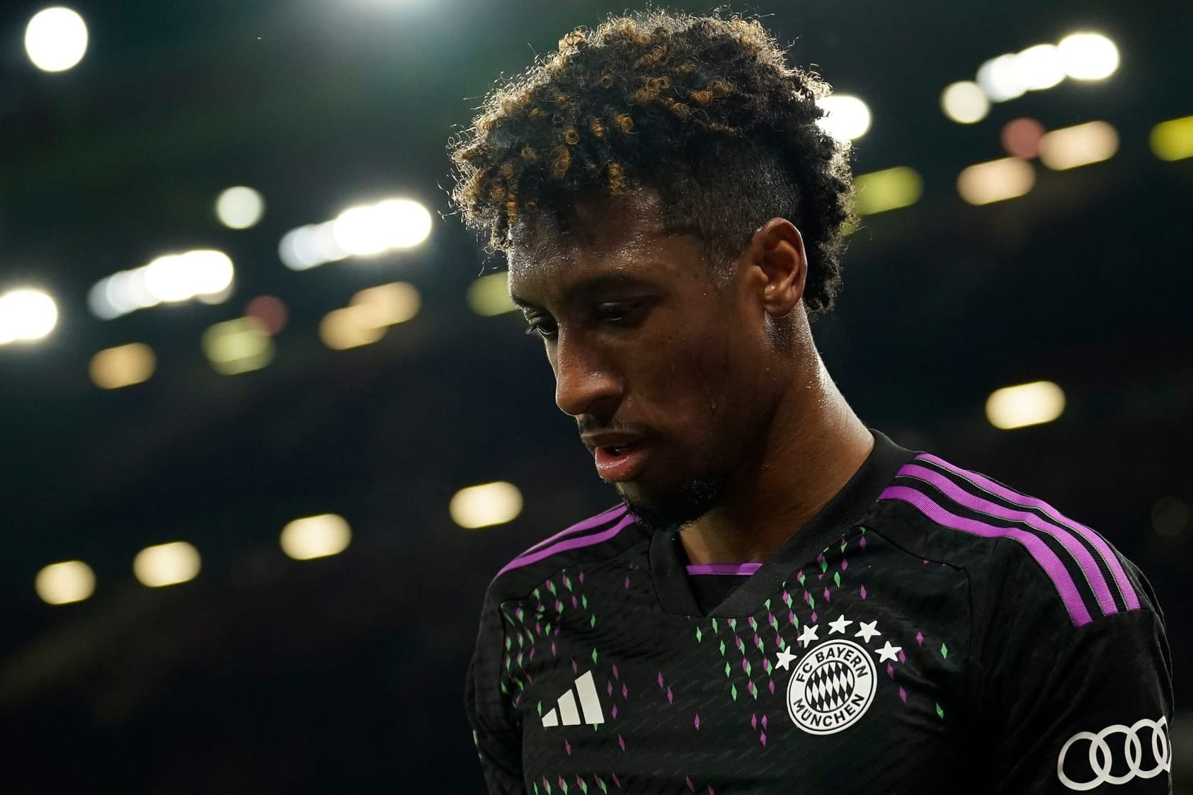 Kingsley Coman: Der Franzose musste kurz nach seinem Siegtreffer zum 1:0 des FC Bayern bei Manchester United ausgewechselt werden.