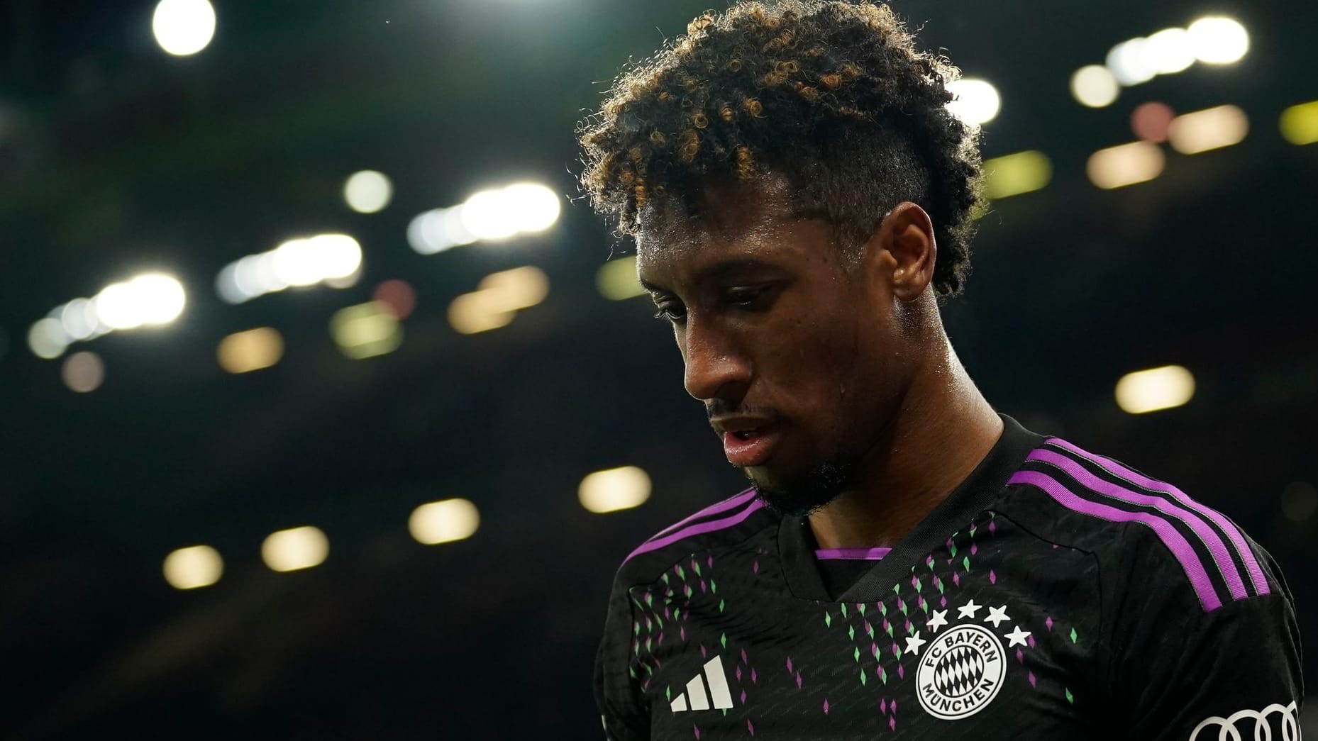 Kingsley Coman: Der Franzose musste kurz nach seinem Siegtreffer zum 1:0 des FC Bayern bei Manchester United ausgewechselt werden.