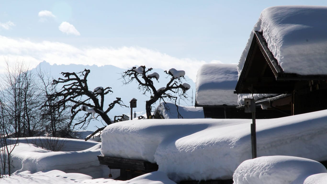 Ein Experte verrät, wie sich Hausbesitzer am besten auf große Mengen Schnee auf ihrem Dach vorbereiten.