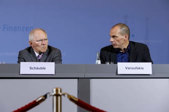 Wolfgang Schäuble (li.) und Yanis Varoufakis (re.): Der frühere griechische Finanzminister lässt nach dessen Tod kein gutes Haar am CDU-Mann.