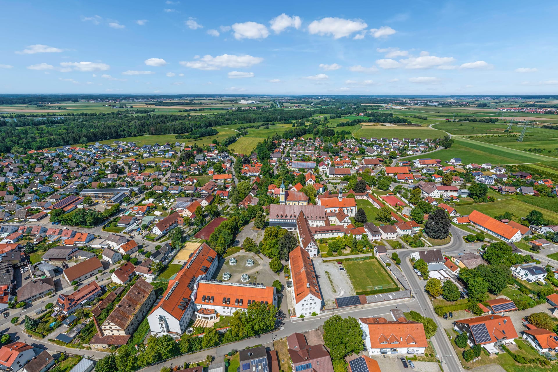 Buxheim bei Memmingen (Archivbild): Die Knalle waren kilometerweit zu hören.