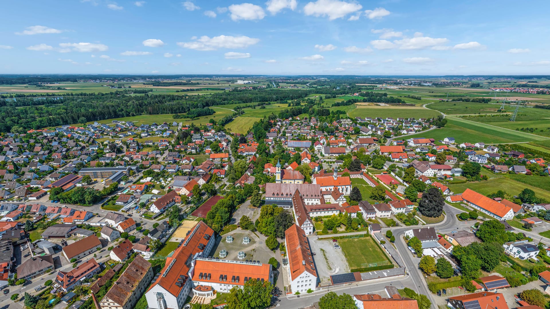 Buxheim bei Memmingen (Archivbild): Die Knalle waren kilometerweit zu hören.