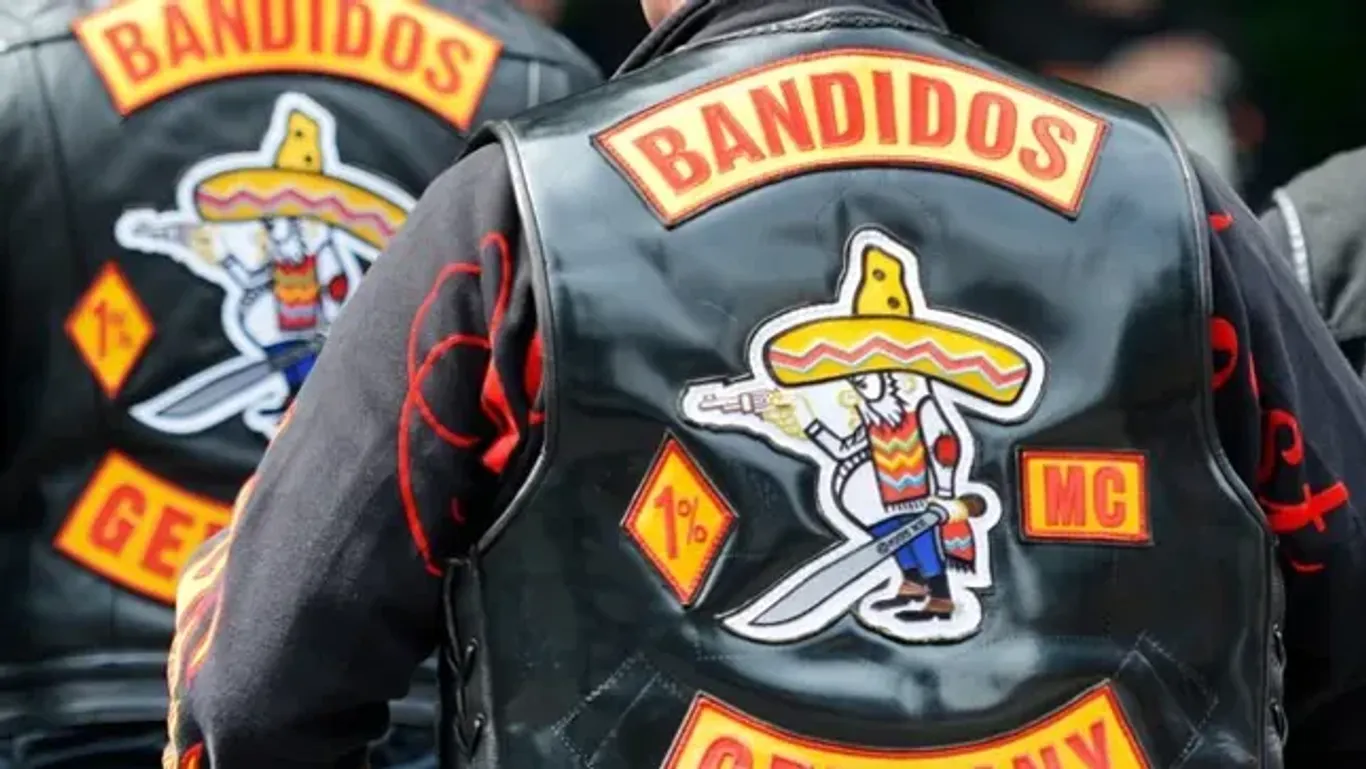 Mitglieder des Motorradclubs "Bandidos" tragen ihre Kutten (Symbolbild): Der Club ist mittlerweile verboten