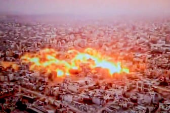 Mitten in Gaza-Stadt: Aufnahmen zeigen die massive Explosion eines Hamas-Tunnelnetzwerks.