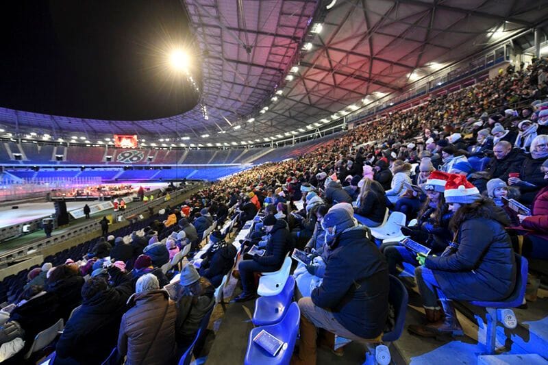 Stadionsingen in der Heinz-von-Heiden-Arena: Im Vorjahr kamen rund 7.000 Menschen.