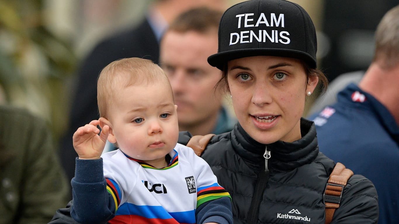 Melissa Dennis mit Kind bei einem Radsport-Event: Die Ex-Weltmeisterin kam bei einem Unfall ums Leben.