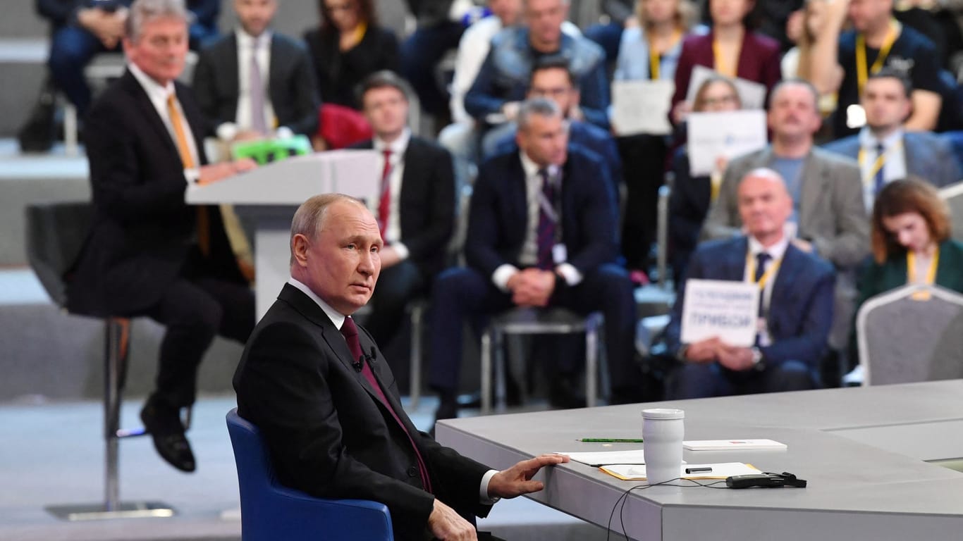 Wladimir Putin: Der russische Präsident präsentiert sich siegessicher.