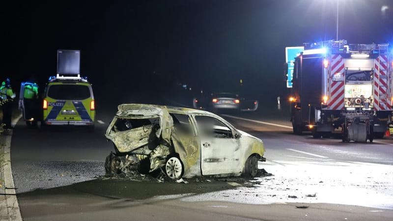 Die A555: Zwischen Köln und Bonn sind zwei Menschen verstorben – sie verbrannten in ihrem Auto.