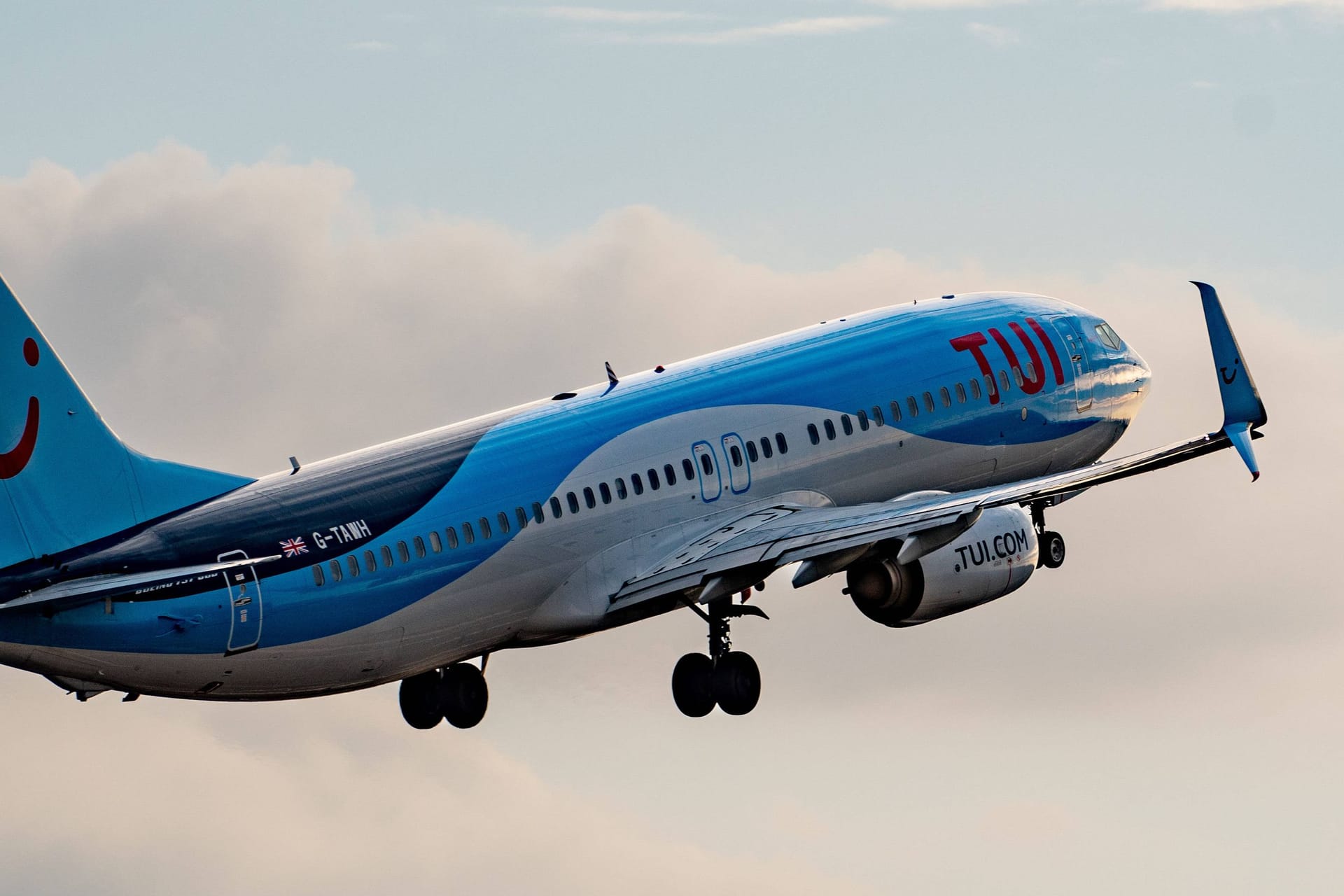 Flugzeug von TUI (Symbolbild): Der Reiseveranstalter erwirtschaftete noch letztes Jahr einen Verlust von 277 Millionen Euro.