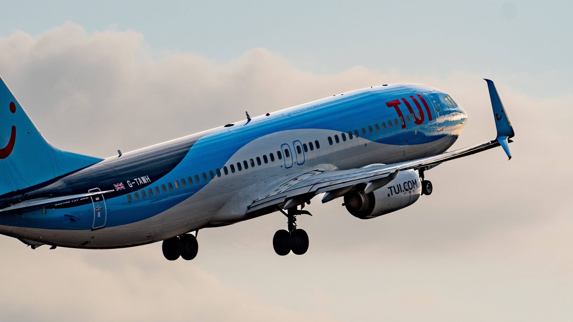 Flugzeug von TUI (Symbolbild): Der Reiseveranstalter erwirtschaftete noch letztes Jahr einen Verlust von 277 Millionen Euro.