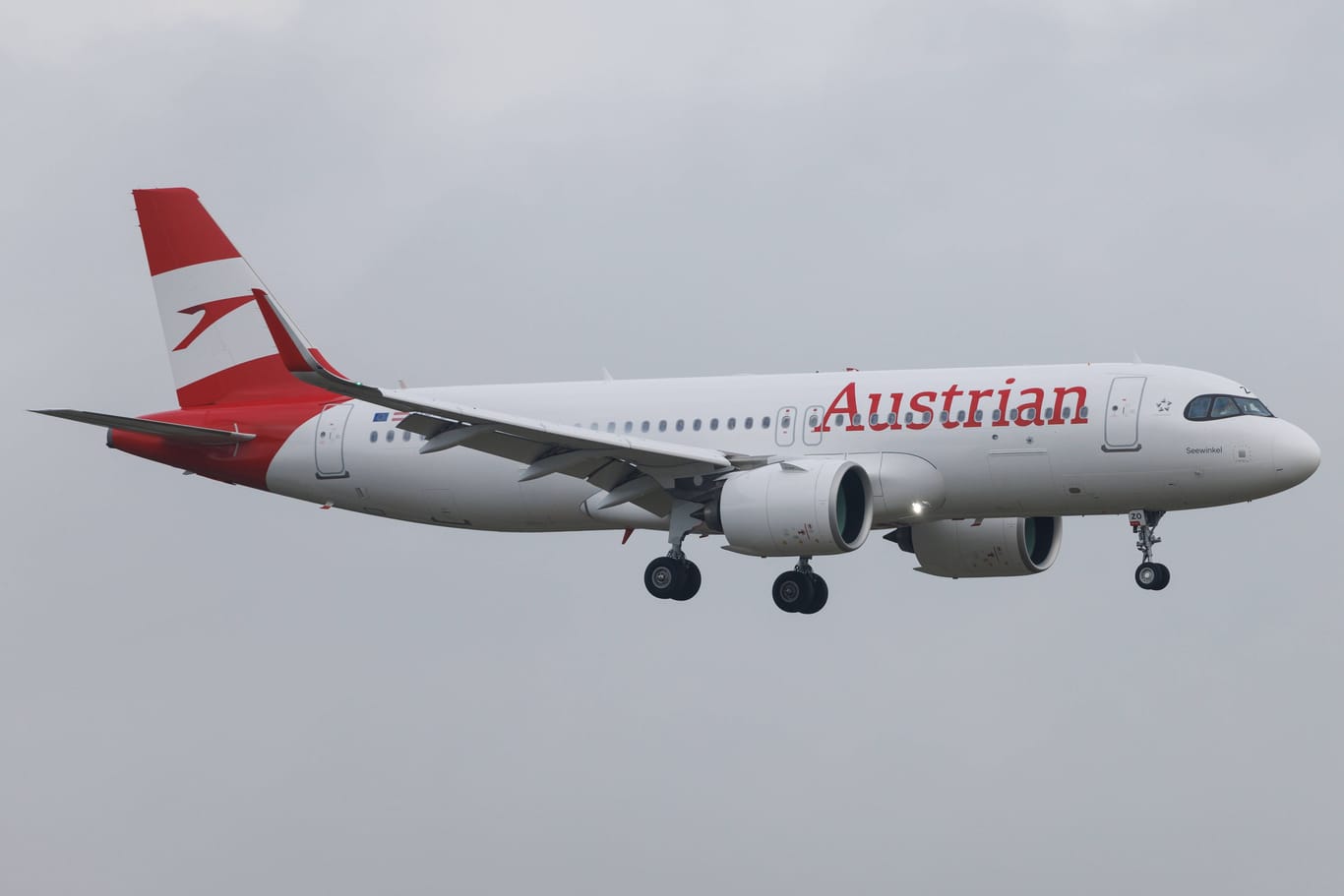 Ein Airbus der Fluglinie Austrian Airlines (Archivbild): 2024 heben mehr Flugzeuge vom Flughafen Hannover in Richtung Wien ab.