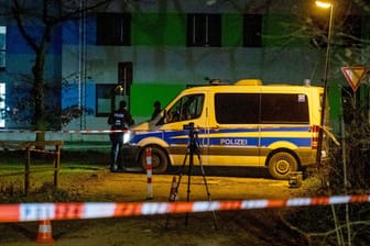 Jogger findet verletzten Mann in Duisburg