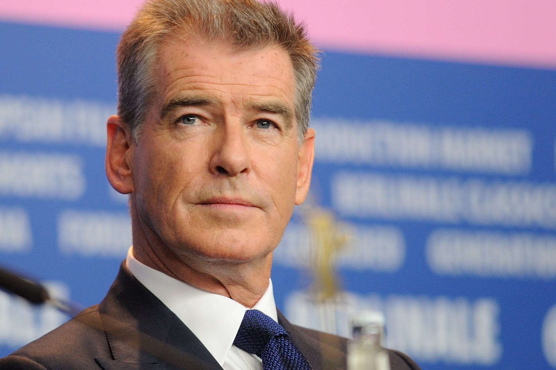 Pierce Brosnan: Der Schauspieler hat rechtliche Probleme.