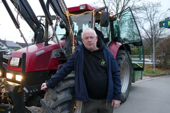 Klaus Weber ist Landwirt in Lohmar: Er protestiert gegen die geplante Streichung der Agrarsubventionen.