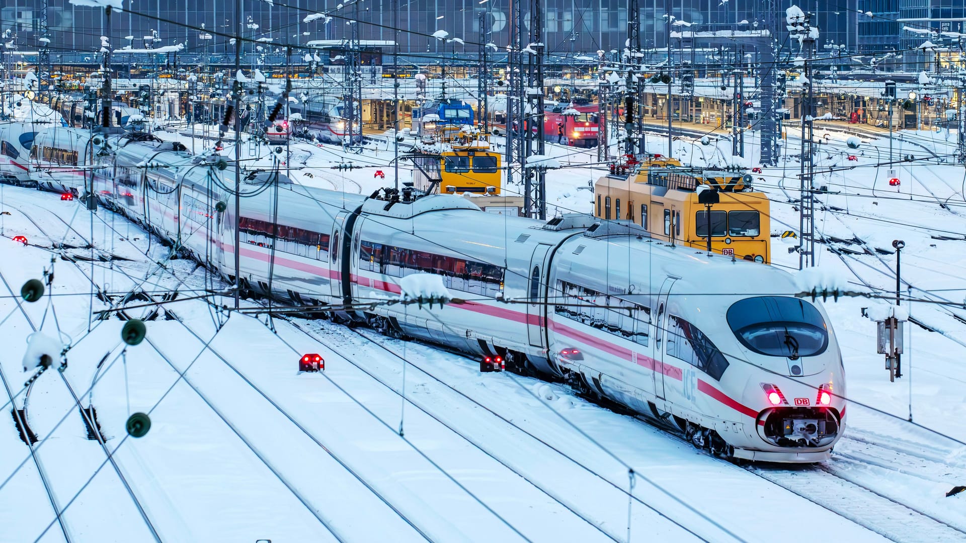 ICE am Hauptbahnhof in München (Symbolbild): Die GDL hatte die Tarifverhandlungen mit der Deutschen Bahn für gescheitert erklärt.