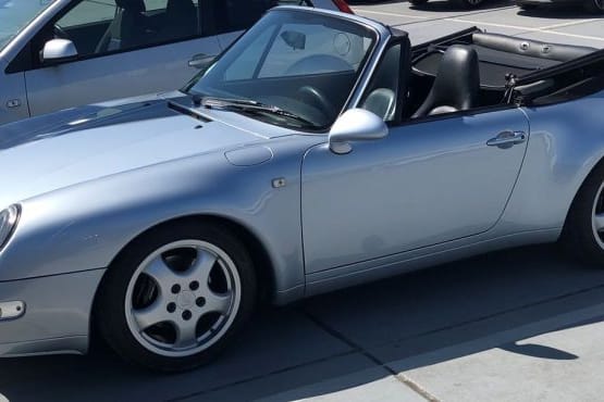 Der Porsche 911 Carrera wurde Ende November aus einer Tiefgarage in Essen-Kettwig gestohlen. Die Polizei sucht mit Fotos nach dem vermissten Wagen.