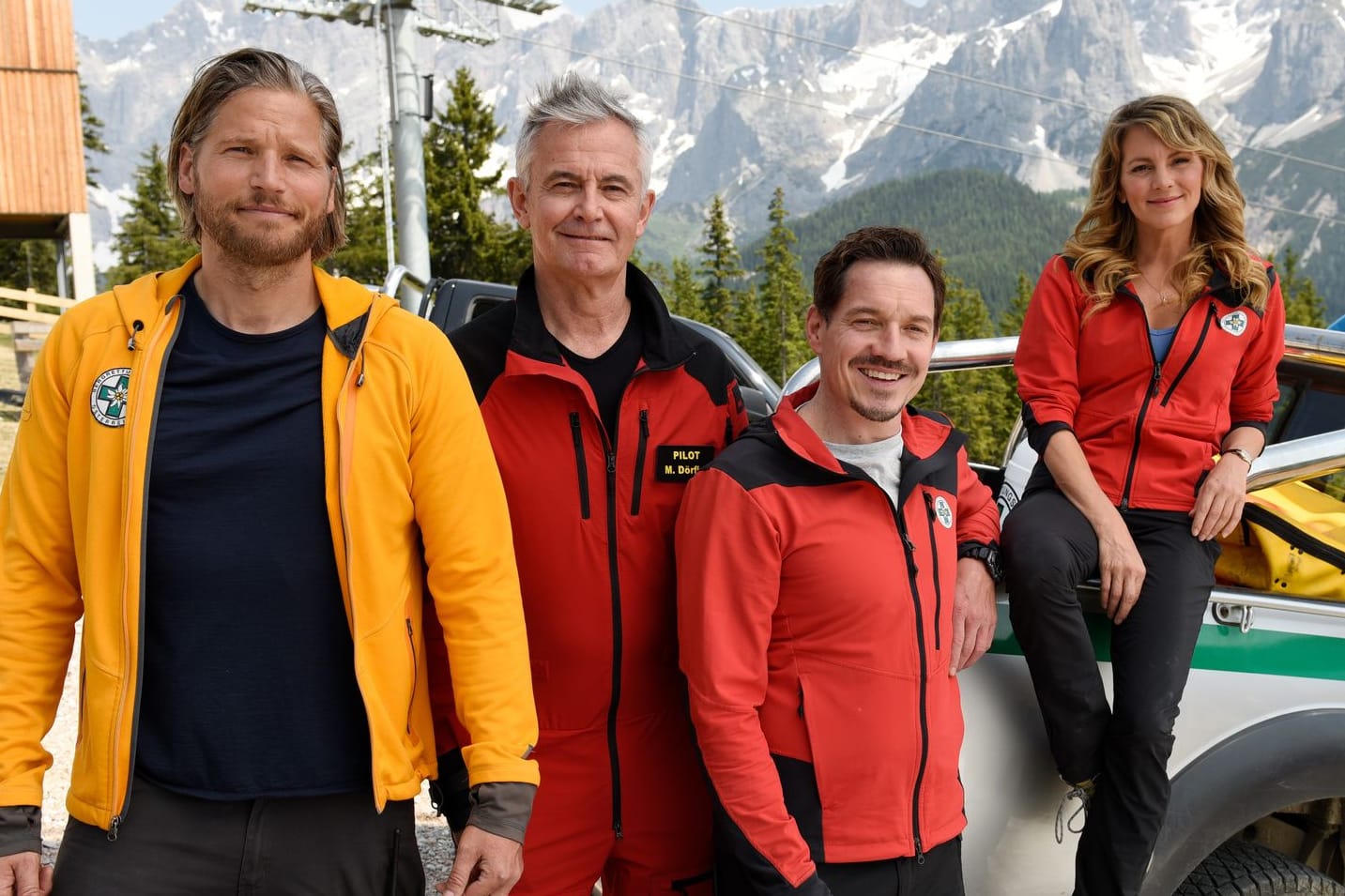 Die Stars aus "Die Bergretter": Sebastian Ströbel, Robert Lohr, Markus Brandl und Luise Bähr.