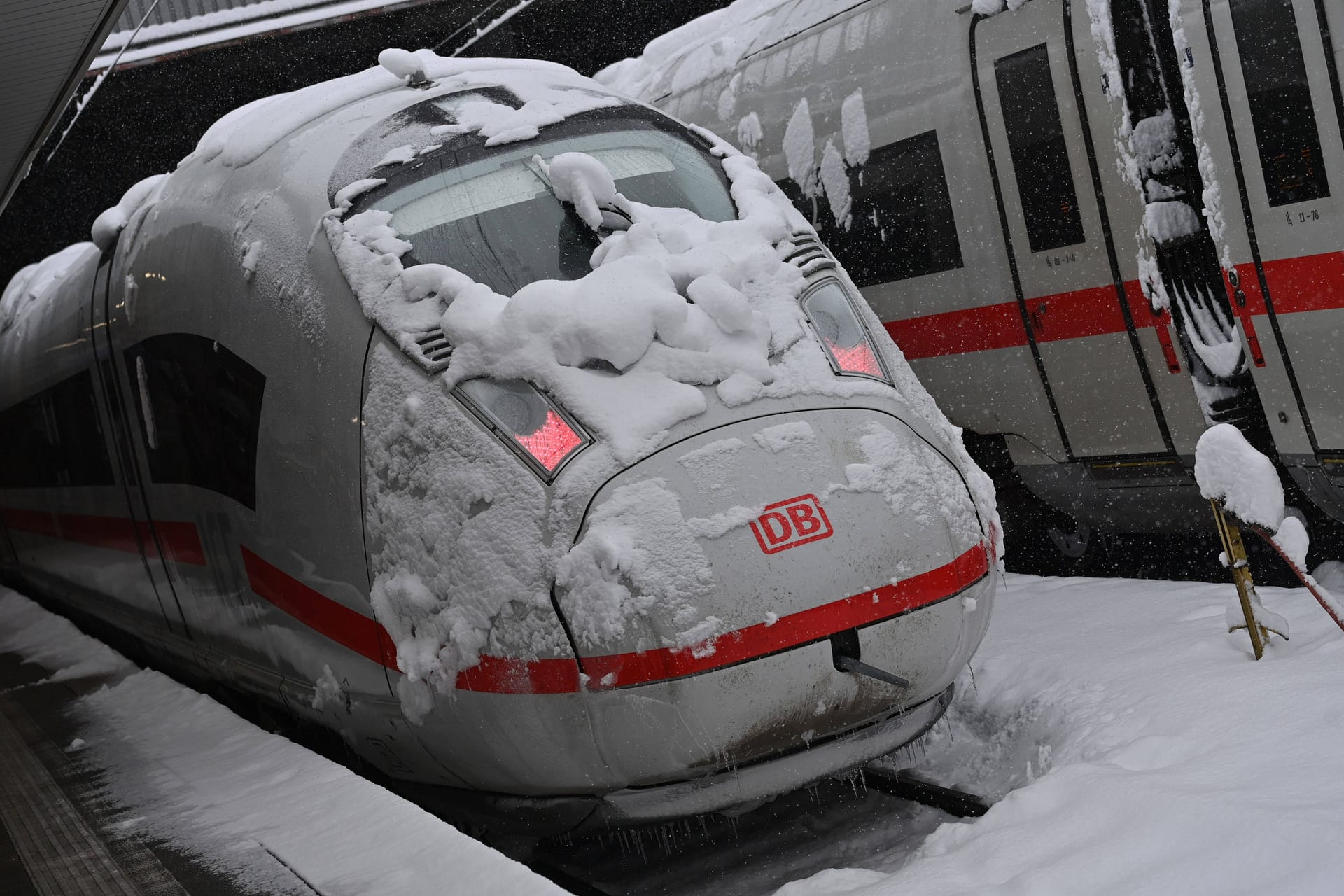 Mal wieder verschlechtert: Die Fernzüge der DB sind so unpünktlich wie seit acht Jahren nicht mehr.