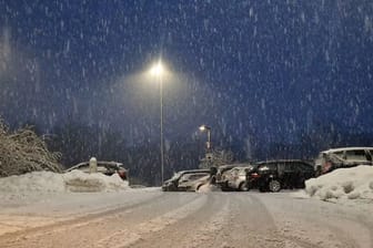 Schneefall in Miesbach: Bis zu 40 Zentimeter könnten in Bayern fallen – auch im Großraum München.