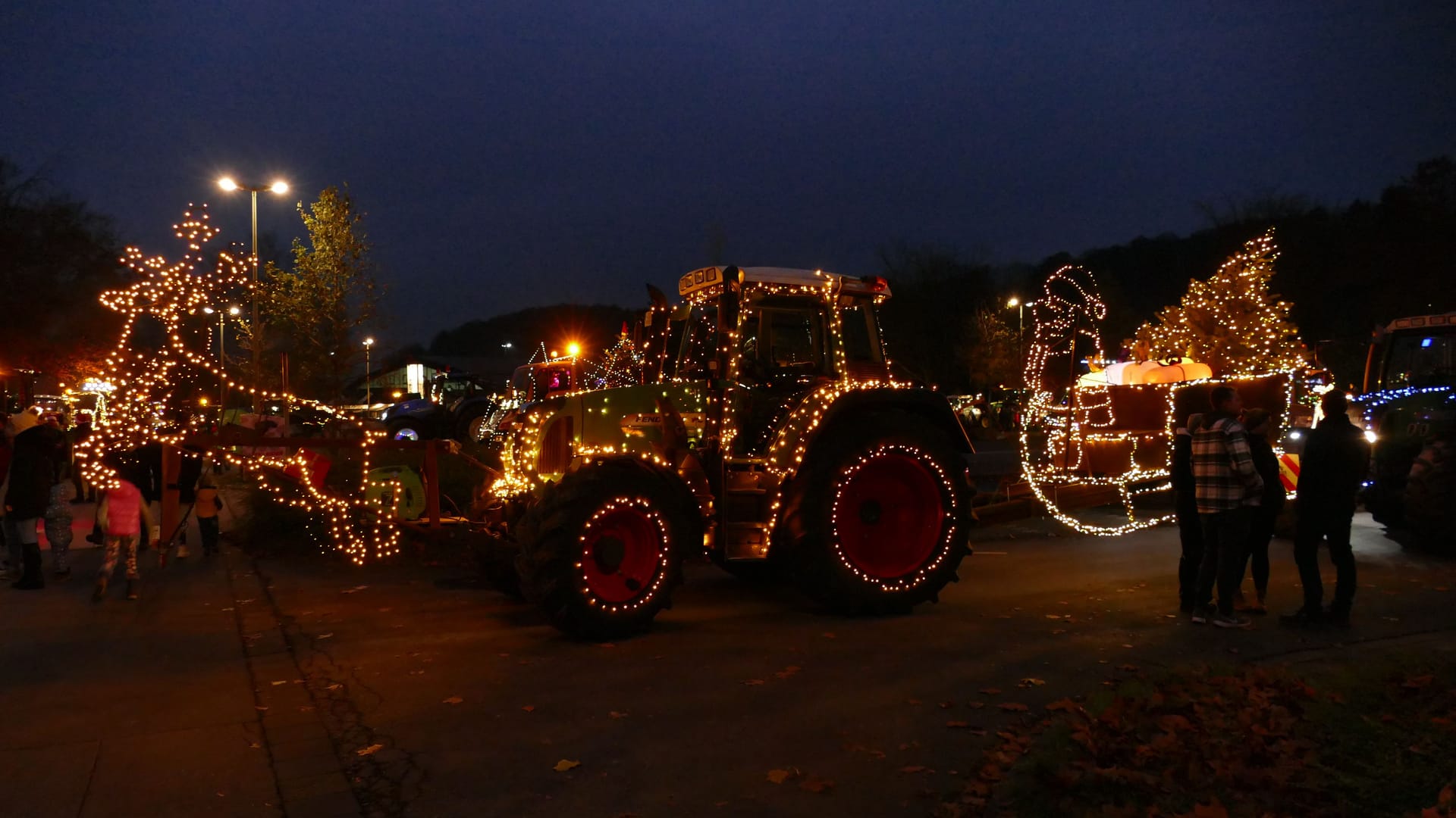 Landwirt Klaus Weber organisierte eine Lichterfahrt.