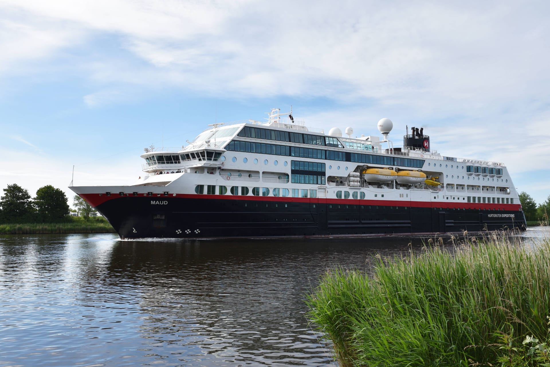 Das Kreuzfahrtschiff MS Maud (Archivbild): Nach dem Kontakt mit einer großen Welle ist das Schiff derzeit manövrierunfähig.