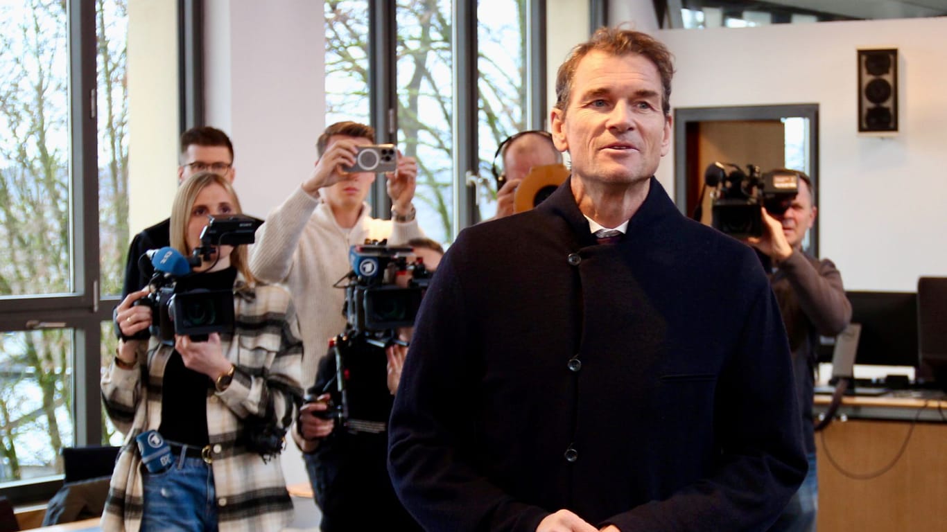 Jens Lehmann betritt den Gerichtssaal in Starnberg. Schon einmal ging es um den Fall vor Gericht (Archivbild).