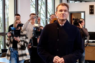 Jens Lehmann betritt den Gerichtssaal in Starnberg. Schon einmal ging es um den Fall vor Gericht (Archivbild).