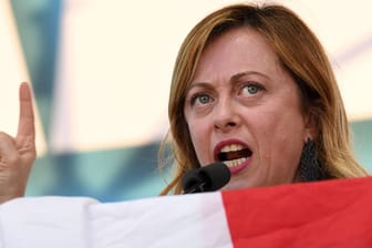 Giorgia Meloni (Archivbild): Italiens Ministerpräsidentin ist immer wieder mit Angriffe auf die LGBTQ Community aufgefallen.