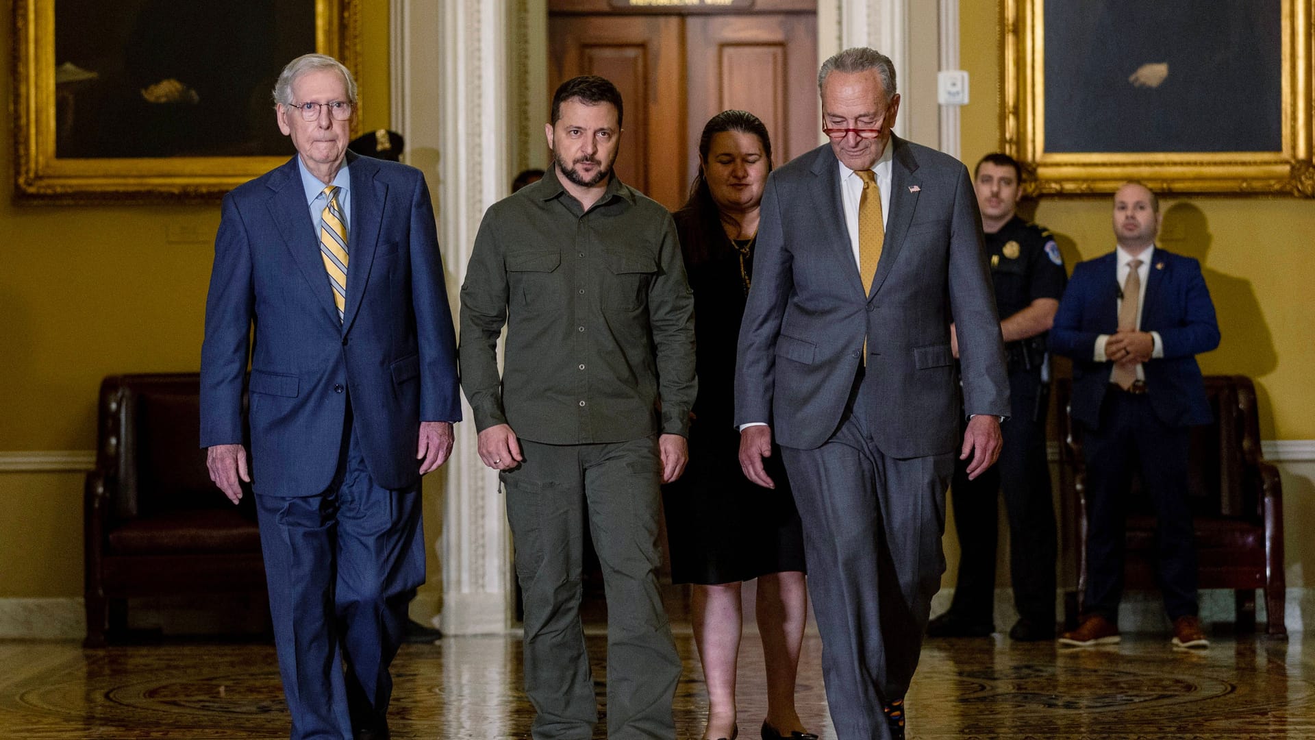 Kongress-Besuch im September: Selenskyj zwischen dem Republikaner Mitch McConnell und dem Demokraten Chuck Schumer (Archivbild).