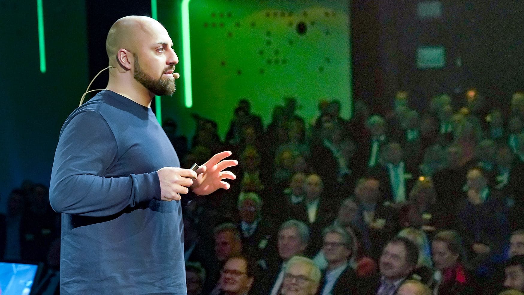 Ali Mahlodji, EU-Jugendbotschafter (Archivbild): Er bezahlte kurzerhand das Essen der Fahrgäste.